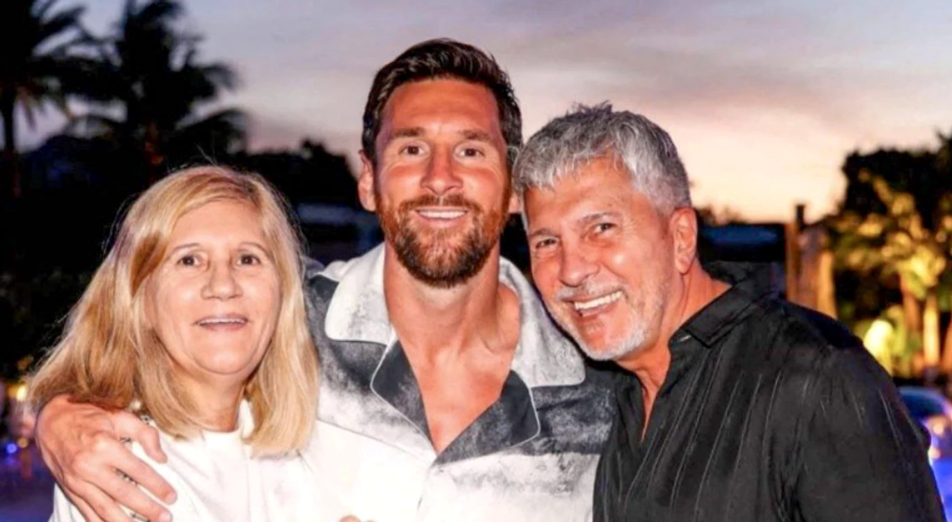 Lionel Messi, alături de părinții săi Foto/Platforma X
