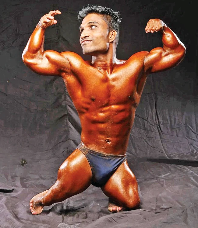 Indianul Pratik Mohite, de 25 de ani, este cel mai pitic culturist al planeteiFotografii Guinness Book of Records