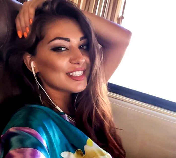 
    De cand este insarcinata, Elena Ionescu radiaza de fericirefoto: Facebook  