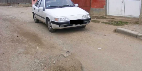 Strada Viilor este plină de gropi foarte adânci
