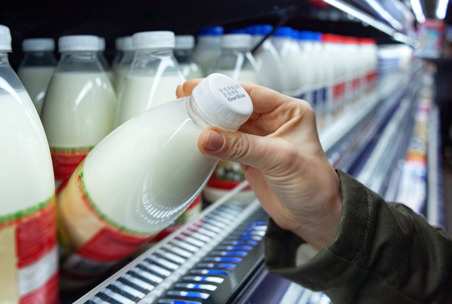 Daea, despre reducerea prețului la lapte: Fermierii nu vor fi nevoiţi să vândă mai ieftin procesatorilor