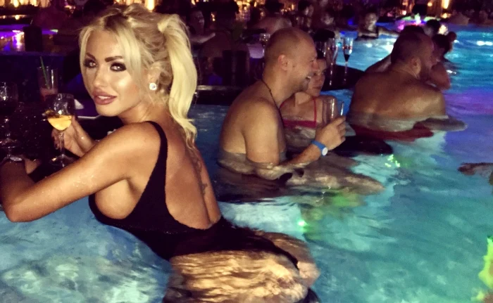 Loredana s-a relaxat alături de prietenele eiFoto: Facebook