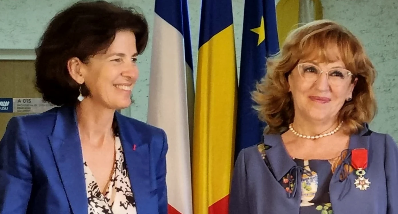 Excelenţa
Sa Laurence
Auer, ambasadoarea Franţei în România şi prof.univ. Sanda Ardeleanu FOTO: Oana Şlemco