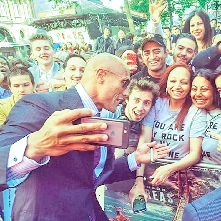 
    Dwayne Johnson a stabilit  recordul mondial la premiera  ultimului său film, la Londra  