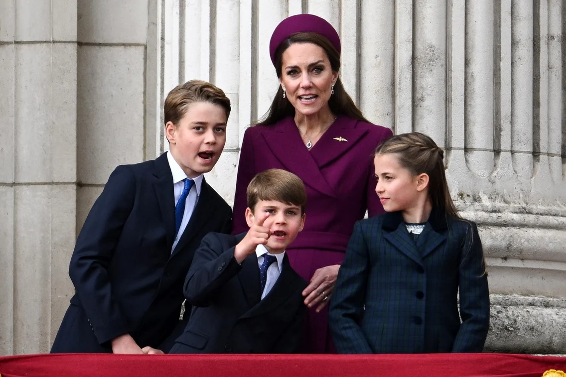 Kate Middleton, Prințul George, Prințesa Charlotte și Prințul Louis