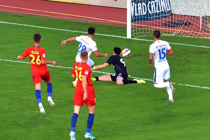 
    Andronic a deschis scorul pentru FC Botosani in meciul câștigat cu 2-0 în fața celor de la FCSBFOTO: Sportpictures.eu  