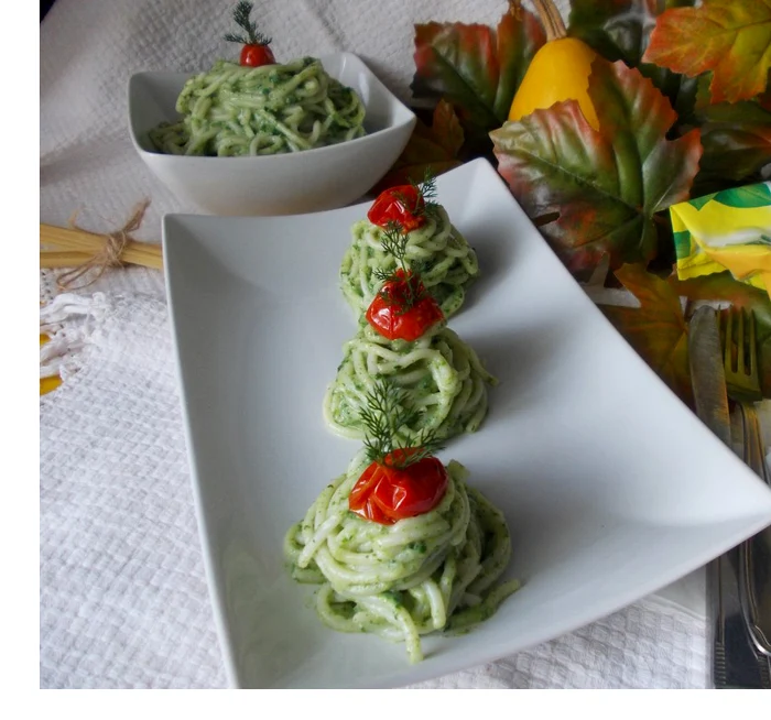 
    Spaghete cu spanac și smântână  