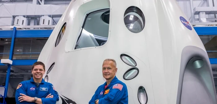 Astronauţii Bob Behnken şi Doug Hurley,