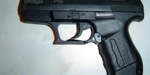 Hunedoara: Ameniţat cu un pistol-brichetă