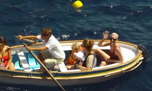 Katy Perry spotted enjoying a boat trip in Capri jpeg