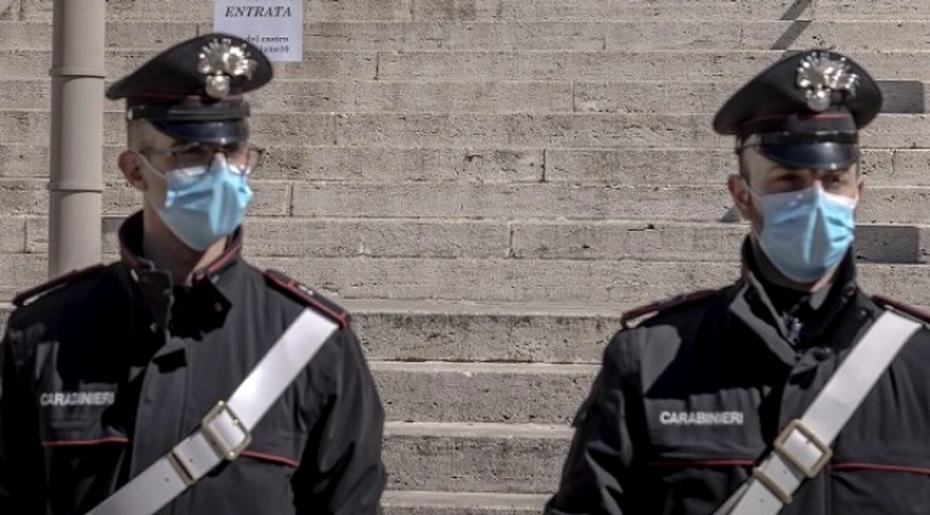 
    Carabinierii l-au sancționat doă zile la rând pe român pentru comportament indecentFoto:stirileprotv.ro  