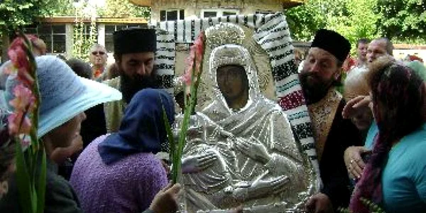 Bacău: Icoana făcătoare de minuni la Precista