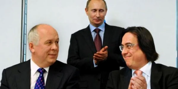 Serghei Adoniev (dreapta) participand la un eveniment impreuna cu Vladimir Putin (centru) FOTO bivol.bg