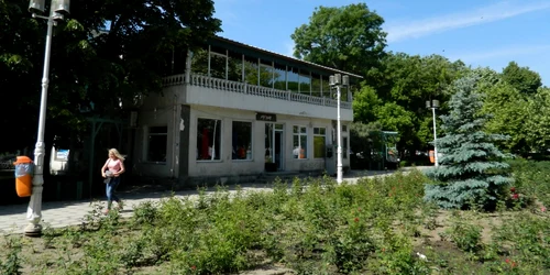 Clubul din Galaţi care va fi acoperit de edili cu un panou FOTO Costel Crângan