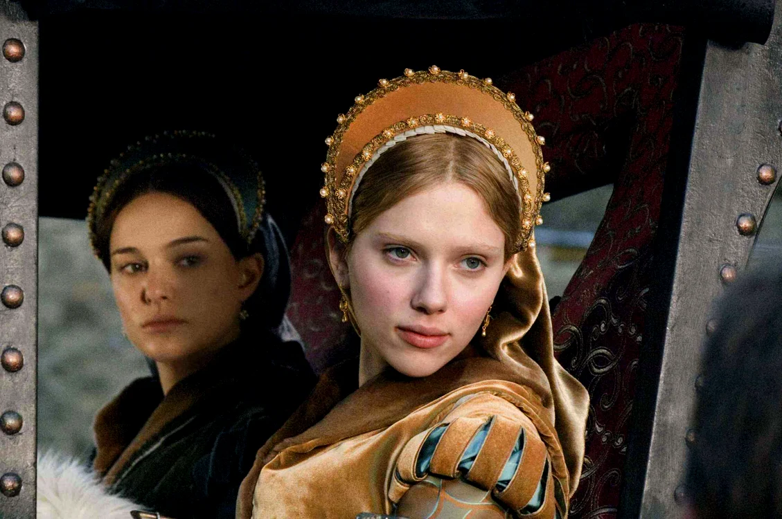 Natalie Portman (Anne Boleyn) și Scarlett Johansson (Mary Boleyn), profimedia 0473789444 jpg