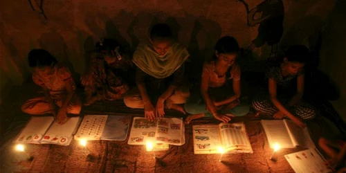 pana de curent in india