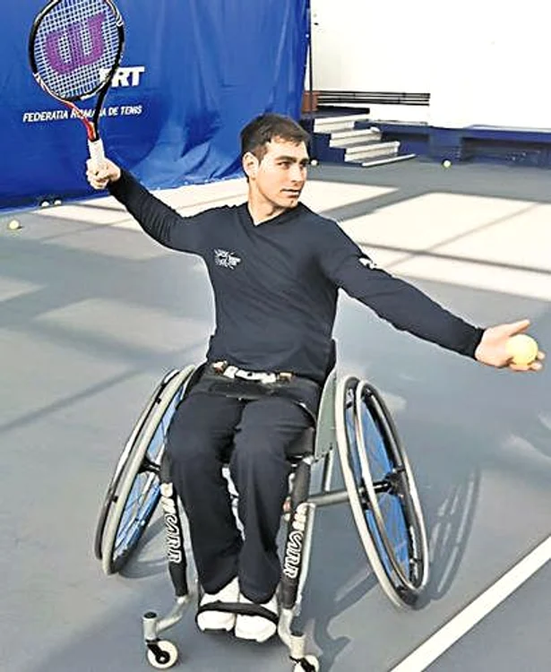 Ciprian Anton participă frecvent în competiţiile de tenis, deşi este într-un scaun cu rotile.