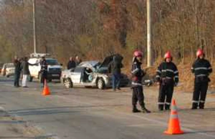 Potrivit poliţiştilor, accidentul s-a produs din cauza vitezei