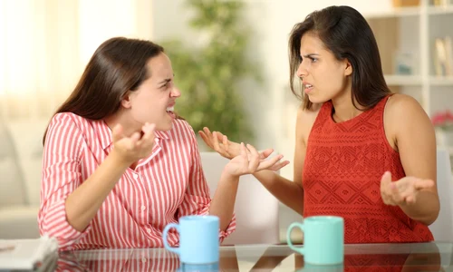 Cum reactionezi corect când esti jignit  Sursa foto shutterstock 2426984583 jpg