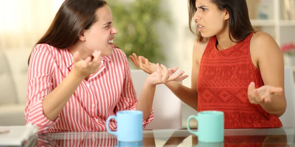 Cum reactionezi corect când esti jignit  Sursa foto shutterstock 2426984583 jpg
