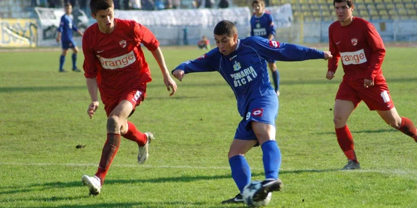 Catalin Vraciu (dreapta), va juca în liga a II-a cel puțin până în vară.