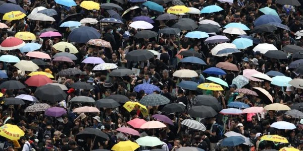 Imaginea Zilei / Protestatari participă la un miting în care se solicit retragerea completă a unui proiect de lege privind extrădarea în Hong Kong China FOTO EPA – EFE / Jerome Favre / 16 iun 2019