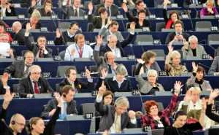 Formaţiunile de dreapta europene, care dau şi şeful Comisiei, fac legea în Parlamentul de la Strasbourg 