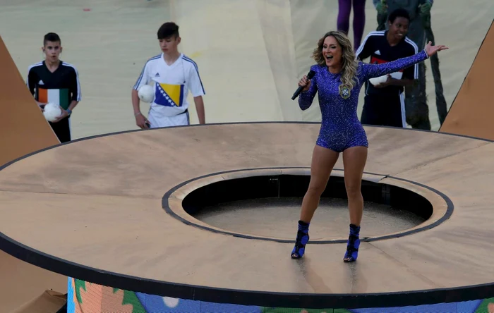 Claudia Leitte spune că a purtat o rochie de 200, nu de două milioane de dolari