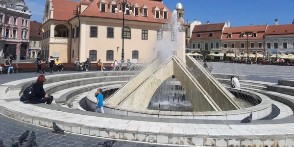 Fântâna din Piaţa Sfatului FOTO Ioan Buciumar
