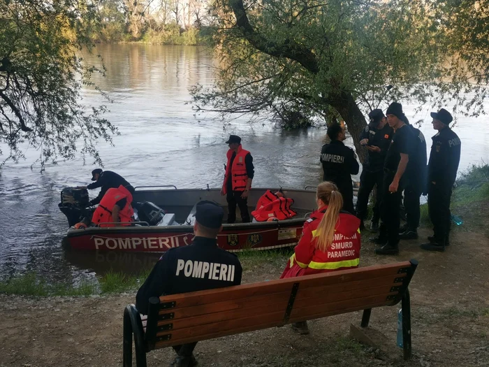 Operațiune de căutare pe râul Mureș FOTO Ștefan Both