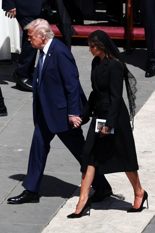 Melania Trump cu văl, Profimedia (2) jpg