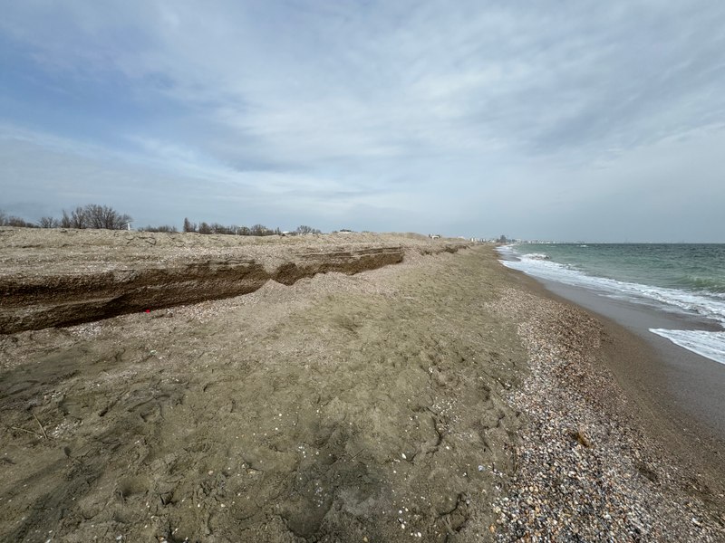 Plajele din două stațiuni, „sfârtecate“ de furtuni. Cum arată litoralul înainte de venirea turiștilor VIDEO 