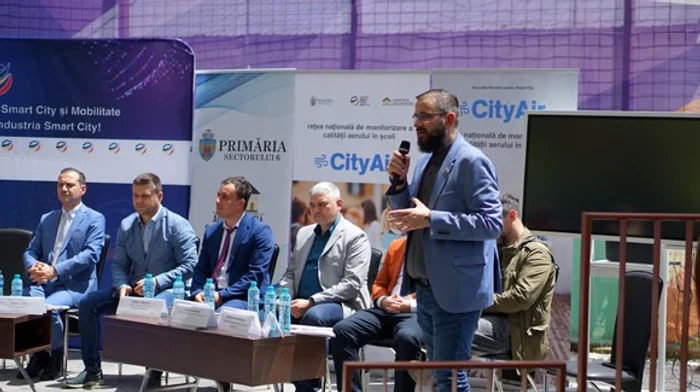 Autorități locale, centrale, dar și medici s-au întâlnit pentru a disuta despre problema poluării în București, la lansarea proiectului City AirFoto: Primăria sectorului 6
