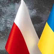 relația polonia ucraina steaguri pe fundal întunecat FOTO shutterstock jpg