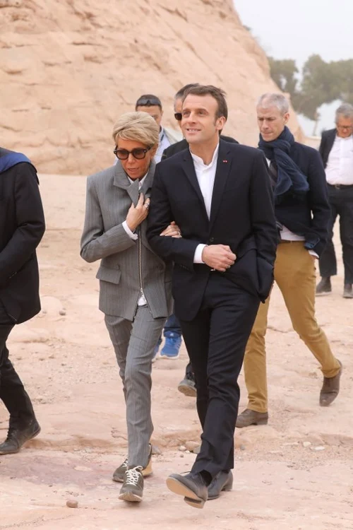 Brigitte Macron a purtat o pereche de pantofi sport Louis Vuitton
