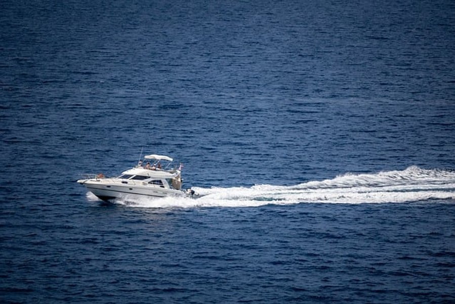 17 persoane sunt date dispărute după ce un iaht turistic s-a scufundat în Marea Roșie