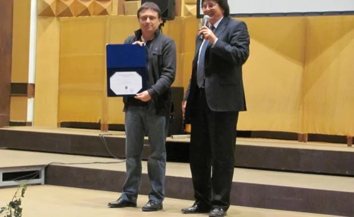 Cristian Mungiu a primit o distincţie de la primarul Nicolae Robu FOTO Adevărul