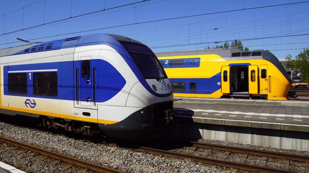 Trenurile electrice ar putea fi blocate din 7 octombrie: CFR Călători riscă să nu mai aibă acces la rețeaua electrificată