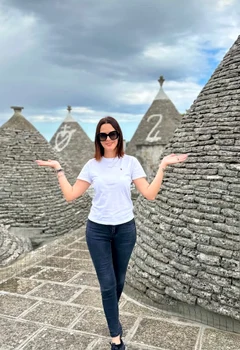 Livia Graur a votat la Bari, unde se află în vacanță cu fiica ei, Renata foto: Instagram
