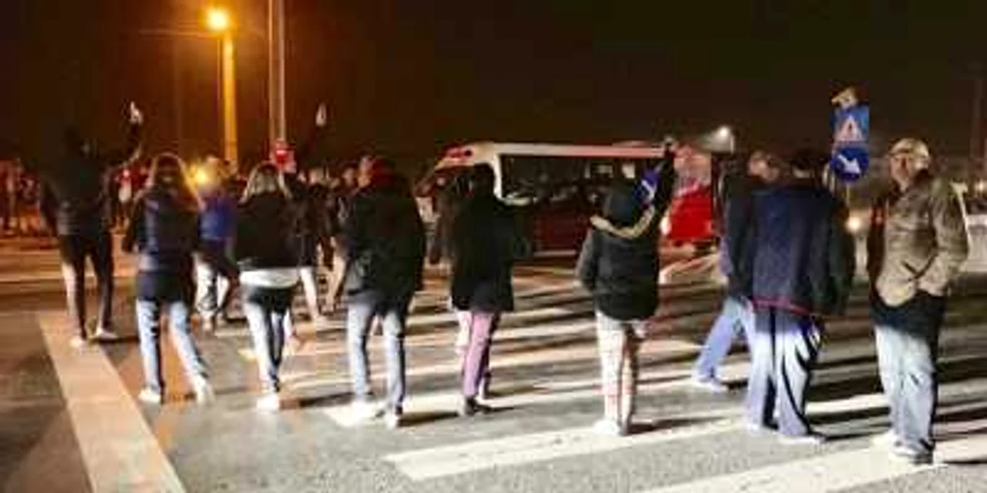 Localnicii reclamă că trecerea de pietoni este extrem de riscantă.