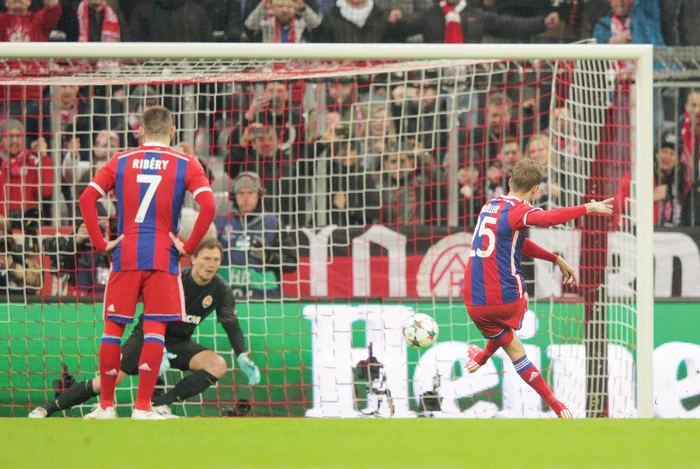 
    1-0, min. 4. Muller a marcat  din penalty FOTOGRAFII: Guliver/ GettyImages   