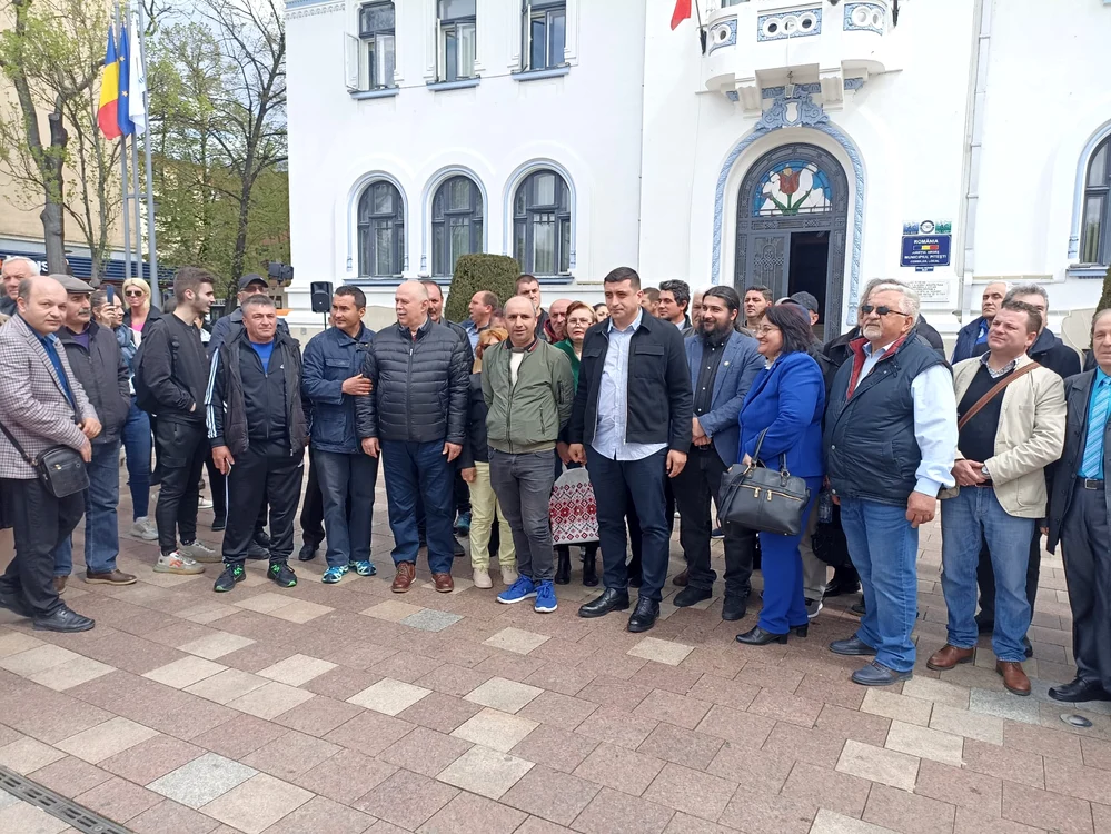 George Simion și susținătorii săi au ocupat locul invitaților străini FOTO Denis Grigorescu