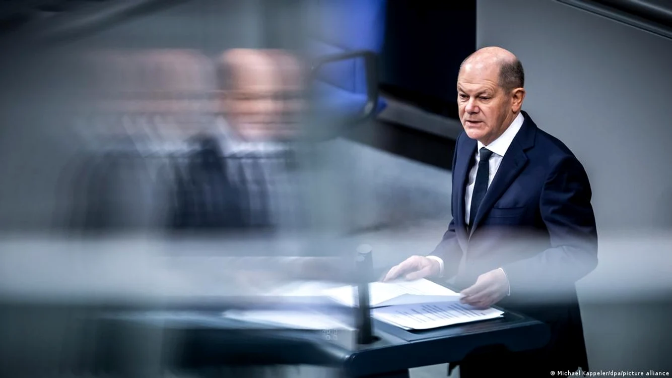 Fostul cancelar Olaf Scholz în Bundestag