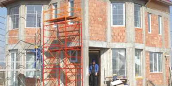 Românii îşi vor construi  tot mai puţine locuinţe