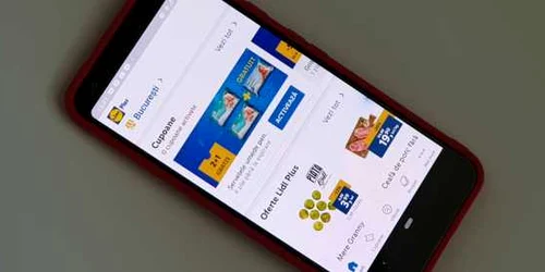Smartphone cu aplicaţia mobilă Lidl Plus