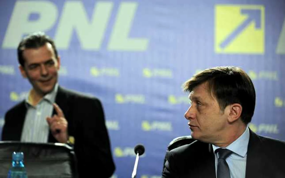 După ce Ludovic Orban l-a ajutat pe Crin Antonescu să ajungă în fruntea PNL, liderul liberal îl răsplăteşte curăsplătească cu excluderea din partid FOTO Mediafax
