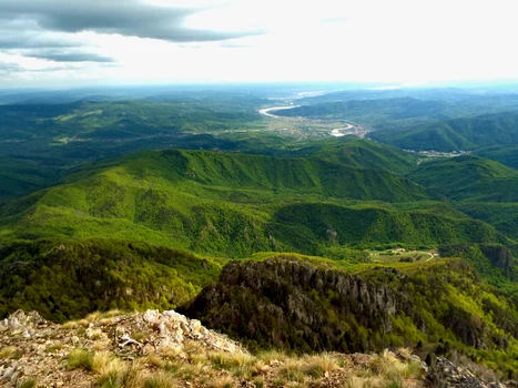 Oltul văzut de pe Cozia în Vâlcea Foto Kandy Reisenauer