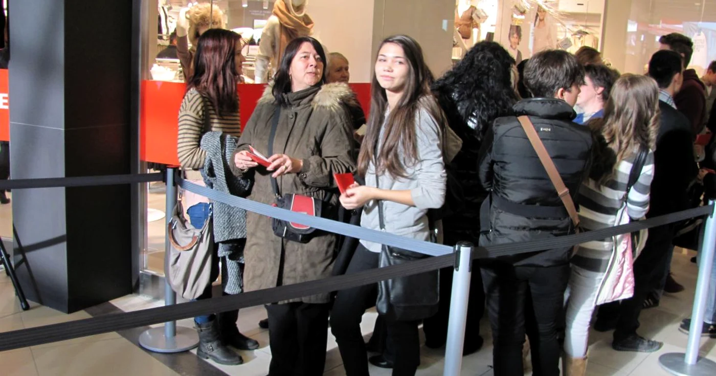 Paula Corda a venit la shopping însoţită de mama sa