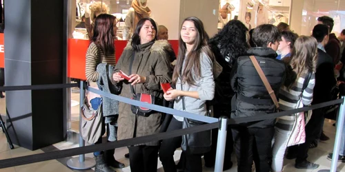 Paula Corda a venit la shopping însoţită de mama sa