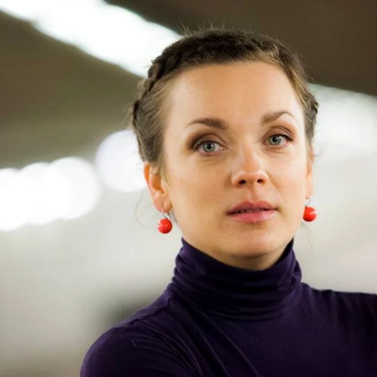 Anca Miruna Lăzărescu 